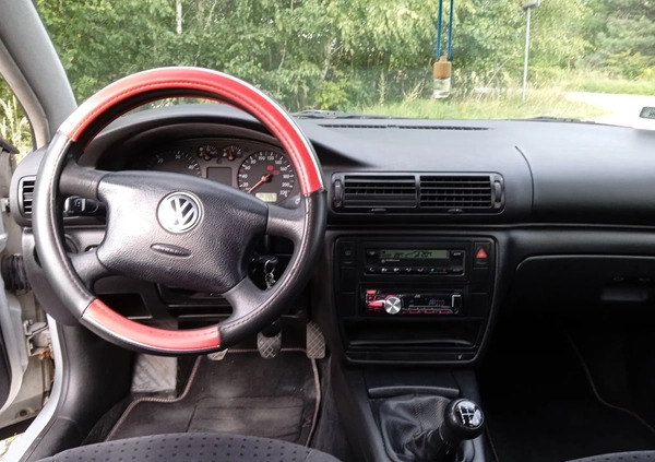 Volkswagen Passat cena 4800 przebieg: 368000, rok produkcji 1999 z Radom małe 79